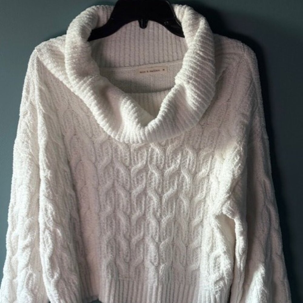 Moon & Madison White Cable Knit Cowl Neck Sweater M Cozy Feminine Crop Staple